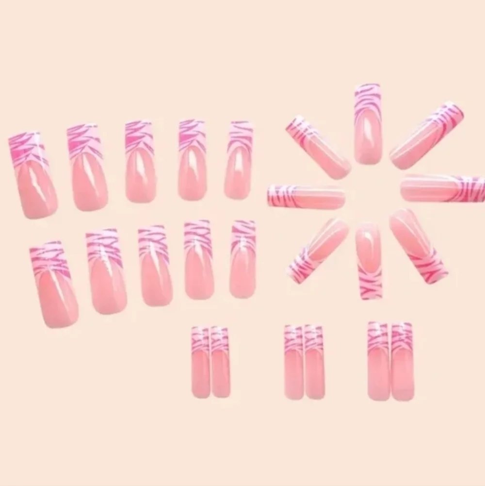 24 Pieces Fake press on nails